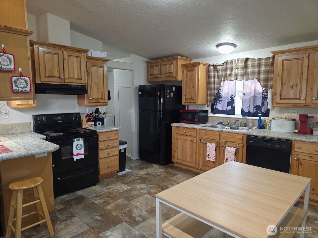 Photo of 51103 Lawson Street, Milton-Freewater, OR 97862 (MLS # 2463503)