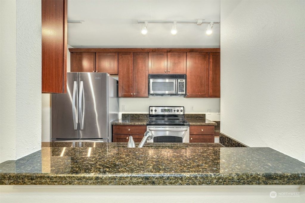 Photo of 2760 76th Avenue SE #605, Mercer Island, WA 98040 (MLS # 2029753)