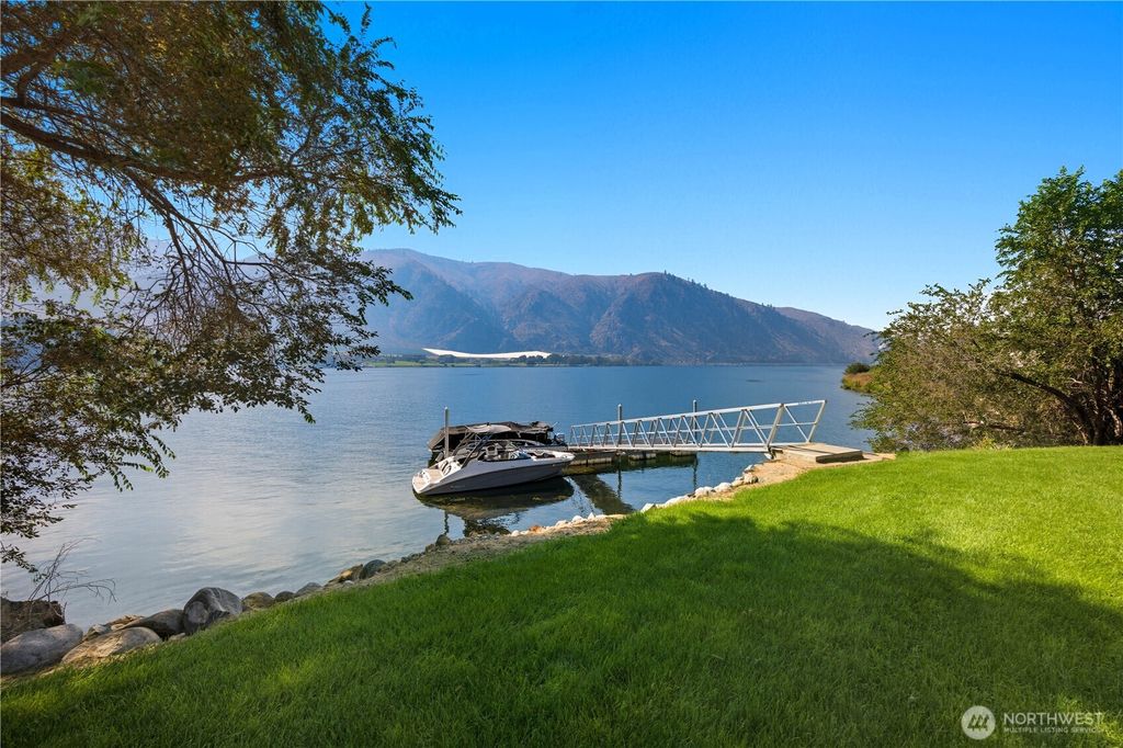 Photo of 35 Sackett Glen Lane, Chelan, WA 98816 (MLS # 2463655)