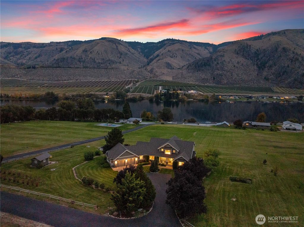 Photo of 35 Sackett Glen Lane, Chelan, WA 98816 (MLS # 2463655)