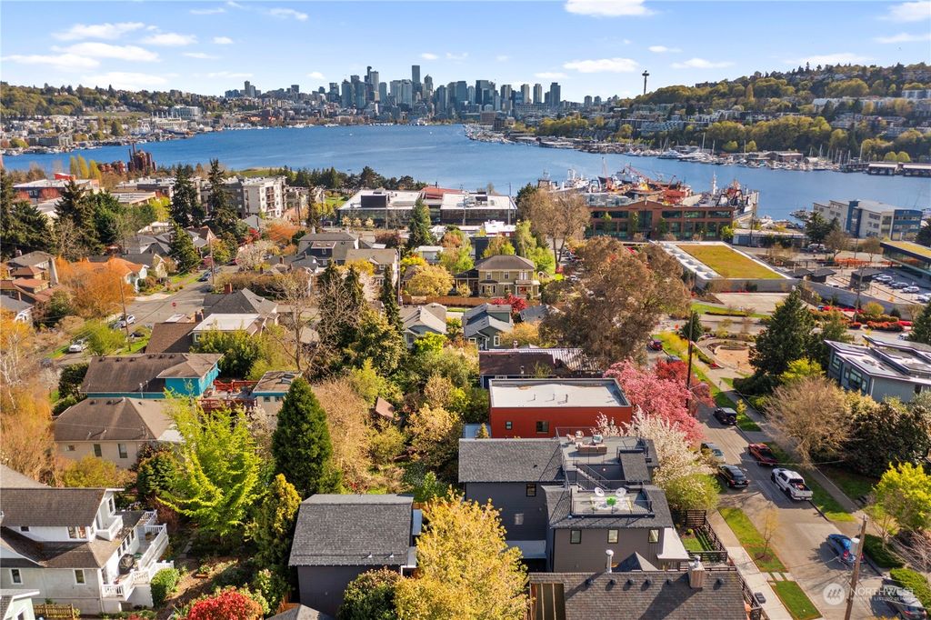 Photo of 3524 Woodlawn Avenue N, Seattle, WA 98103 (MLS # 2220553)