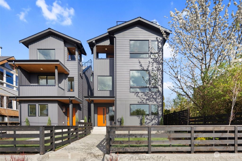 Photo of 3524 Woodlawn Avenue N, Seattle, WA 98103 (MLS # 2220553)