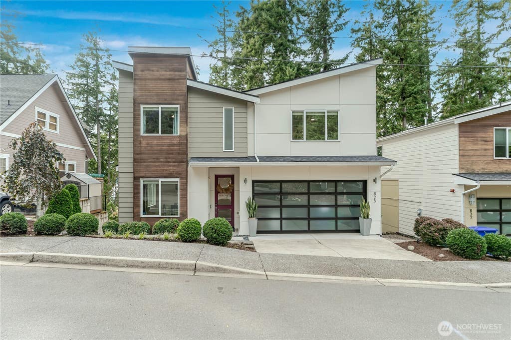 Photo of 825 206th Avenue NE, Sammamish, WA 98074 (MLS # 2565434)