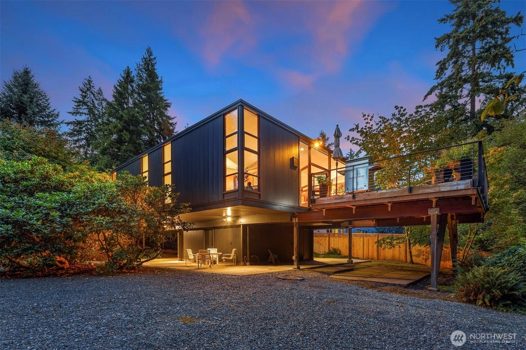Photo of 220 130th Avenue SE, Bellevue, WA 98005 (MLS # 2583314)
