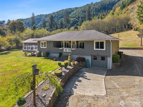 Photo of 1120 Lombard Street, Raymond, WA 98577 (MLS # 2592372)