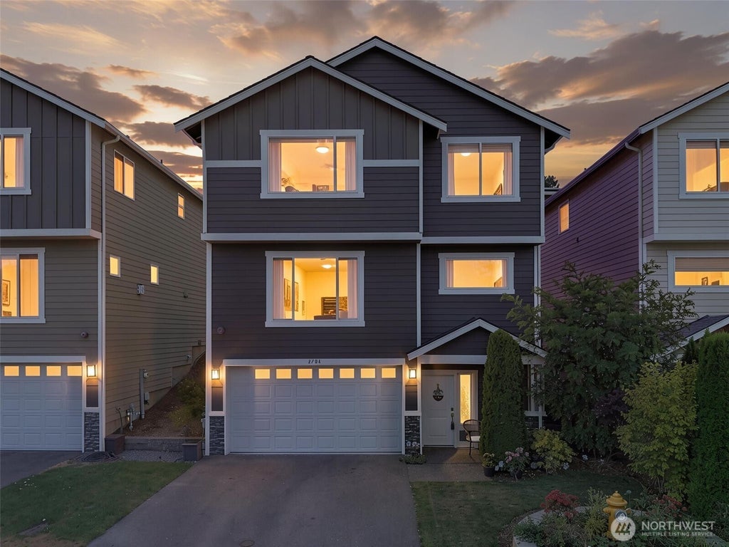 Photo of 2704 S 120th Place, Burien, WA 98168 (MLS # 2570197)