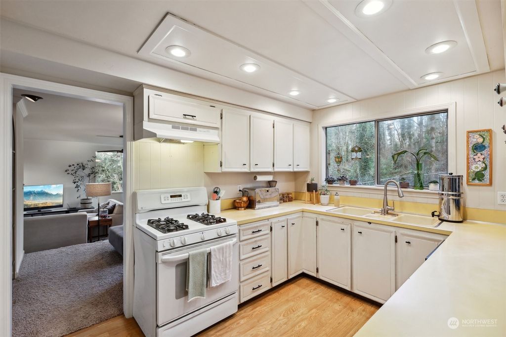 Photo of 17009 17th Avenue W, Lynnwood, WA 98037 (MLS # 2321336)