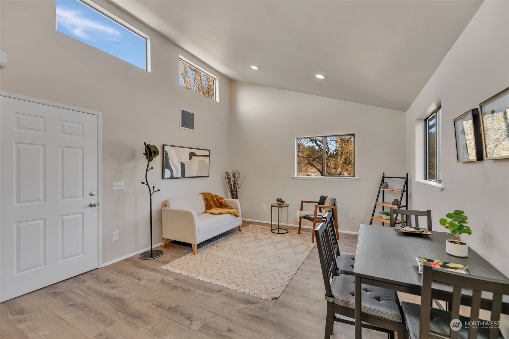 Seattle, Washington 98106, United States, 2 Bedrooms Bedrooms, ,2 BathroomsBathrooms,Residential,Pending,11574