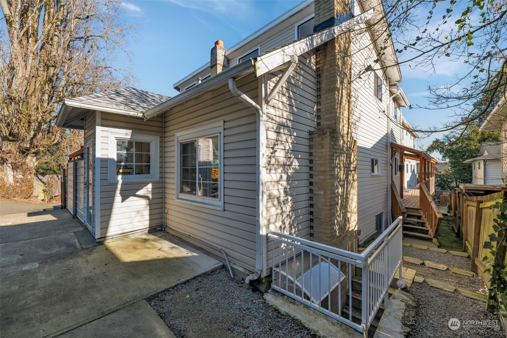 Seattle, Washington 98106, United States, 2 Bedrooms Bedrooms, ,2 BathroomsBathrooms,Residential,Pending,11574