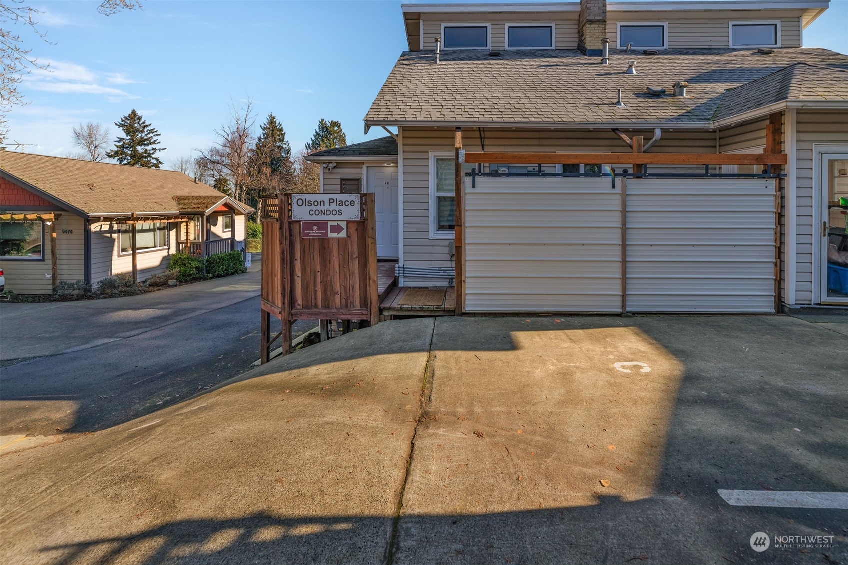 Seattle, Washington 98106, United States, 2 Bedrooms Bedrooms, ,2 BathroomsBathrooms,Residential,Pending,11574