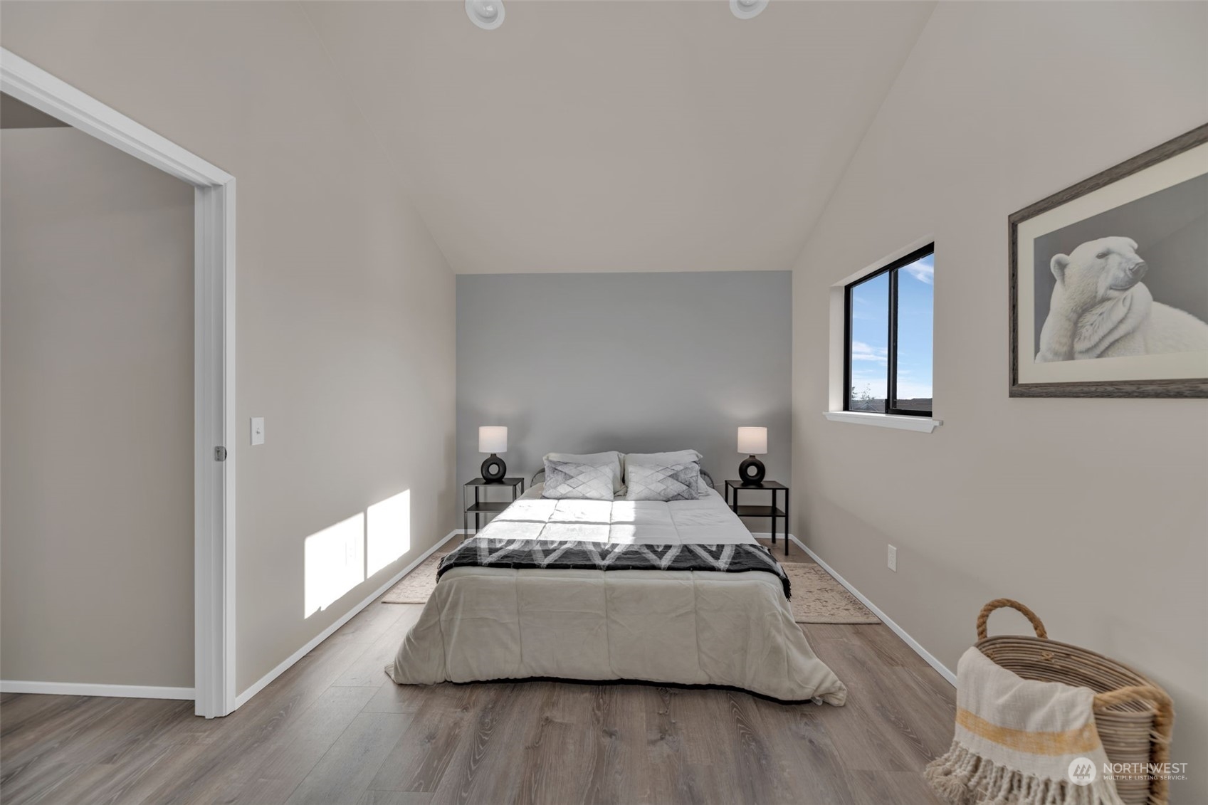 Seattle, Washington 98106, United States, 2 Bedrooms Bedrooms, ,2 BathroomsBathrooms,Residential,Pending,11574