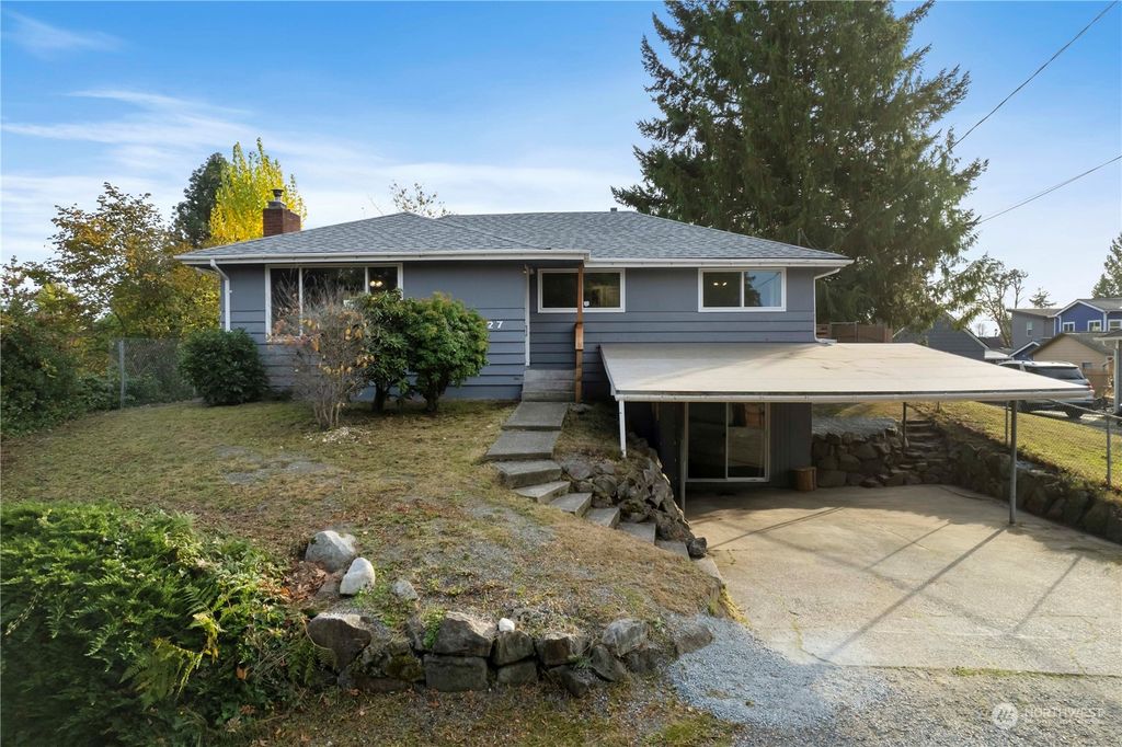 Photo of 827 SW 135th Street, Burien, WA 98146 (MLS # 2310350)