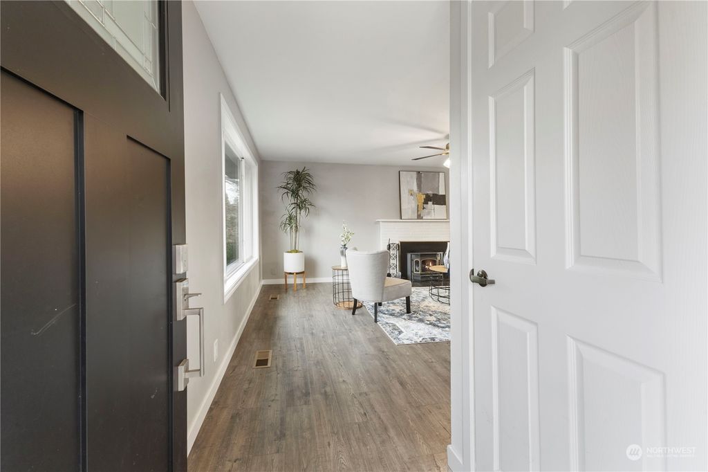 Photo of 827 SW 135th Street, Burien, WA 98146 (MLS # 2310350)