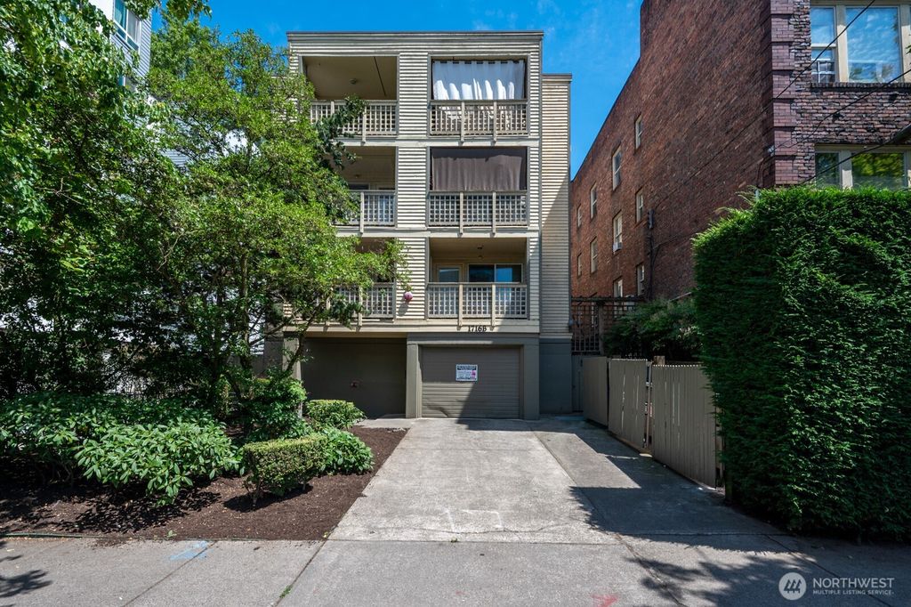 Photo of 1716 Boylston Avenue, Seattle, WA 98112 (MLS # 2558190)