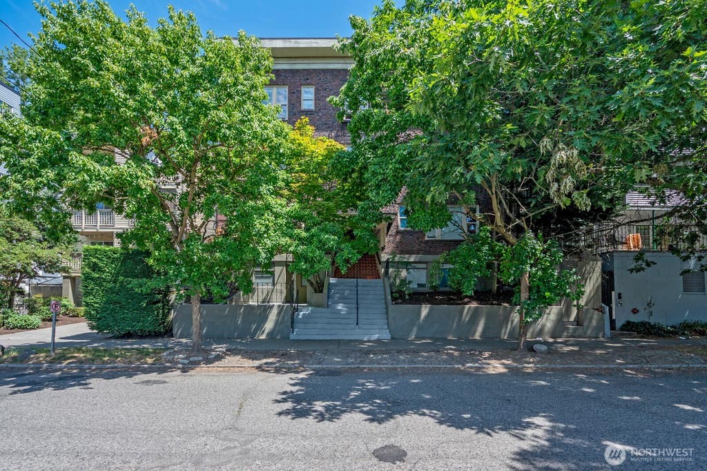 Photo of 1716 Boylston Avenue, Seattle, WA 98112 (MLS # 2558190)