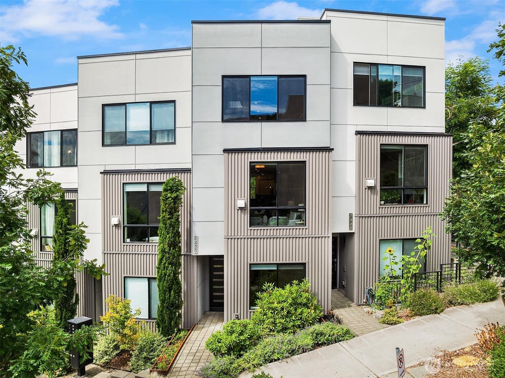 Photo of 7439 Latona Avenue NE, Seattle, WA 98115 (MLS # 2536992)