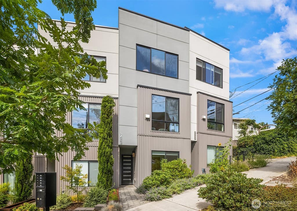 Photo of 7439 Latona Avenue NE, Seattle, WA 98115 (MLS # 2536992)