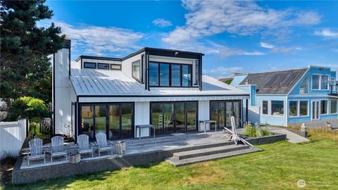 Photo of 1617 Edwards Drive, Point Roberts, WA 98281 (MLS # 2543150)