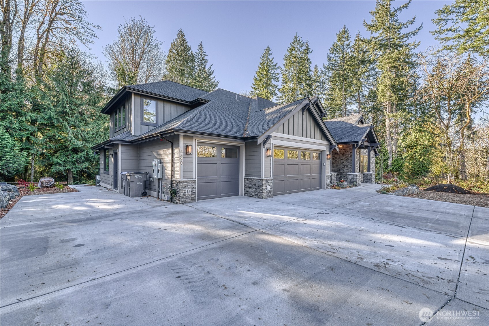 4 Crescent Valley Drive NW