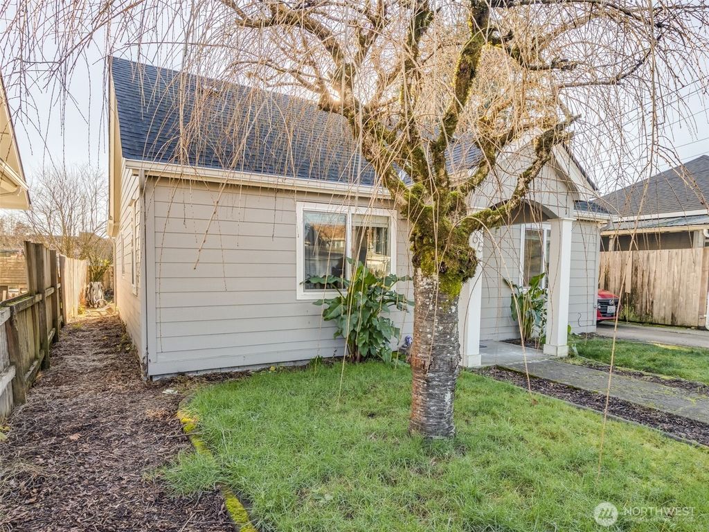 Photo of 65 NW Shintaffer Street, Castle Rock, WA 98611 (MLS # 2469192)