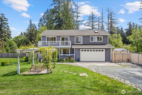 Photo of 35 Edgewater Drive, Camano Island, WA 98282 (MLS # 2528030)