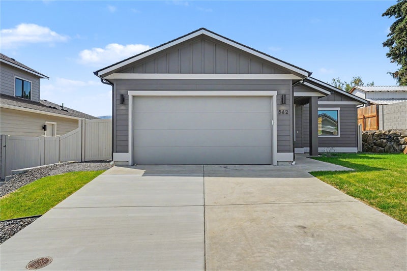 562 S Oasis Loop