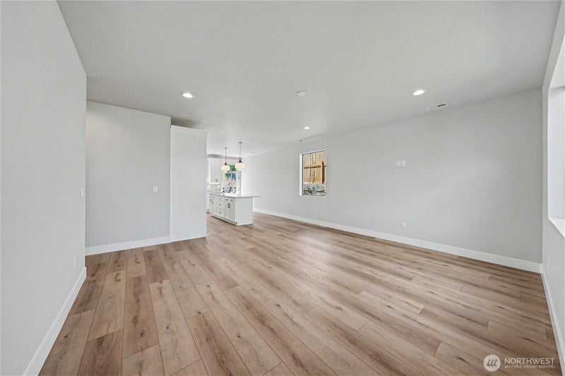 562 S Oasis Loop