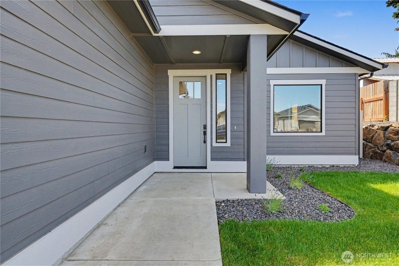 562 S Oasis Loop