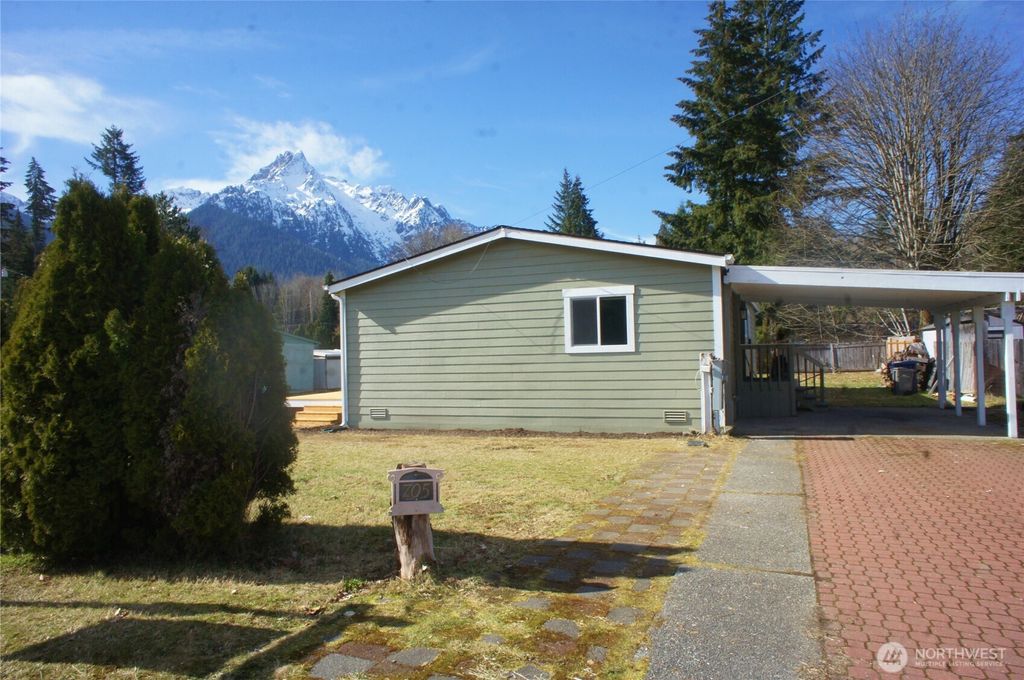 Photo of 705 Fullerton Avenue, Darrington, WA 98241 (MLS # 2330539)