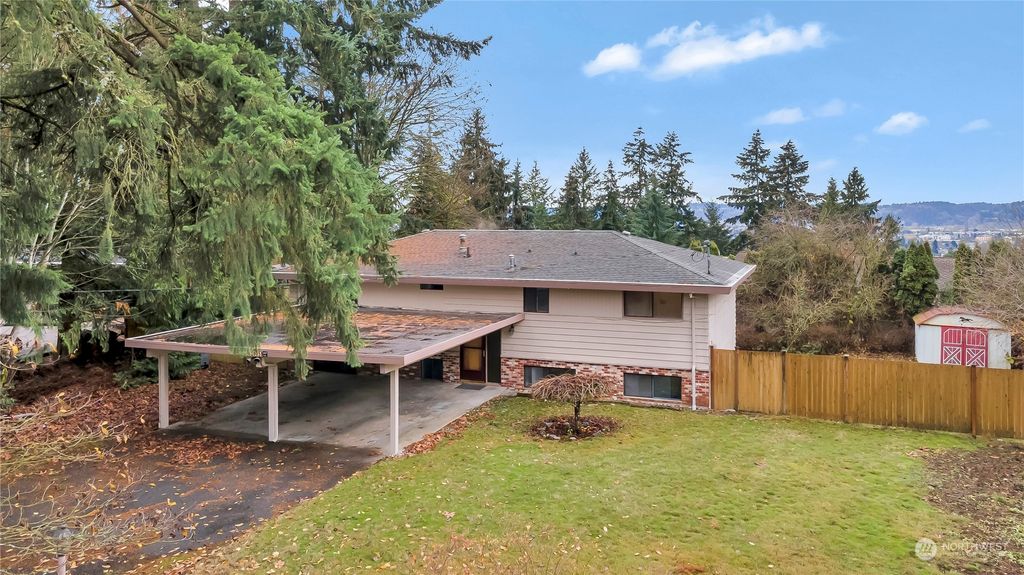 Photo of 32605 108th Place SE, Auburn, WA 98092 (MLS # 2057803)