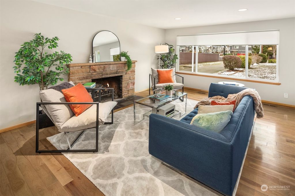 Photo of 855 Monroe Avenue NE, Renton, WA 98056 (MLS # 2191453)