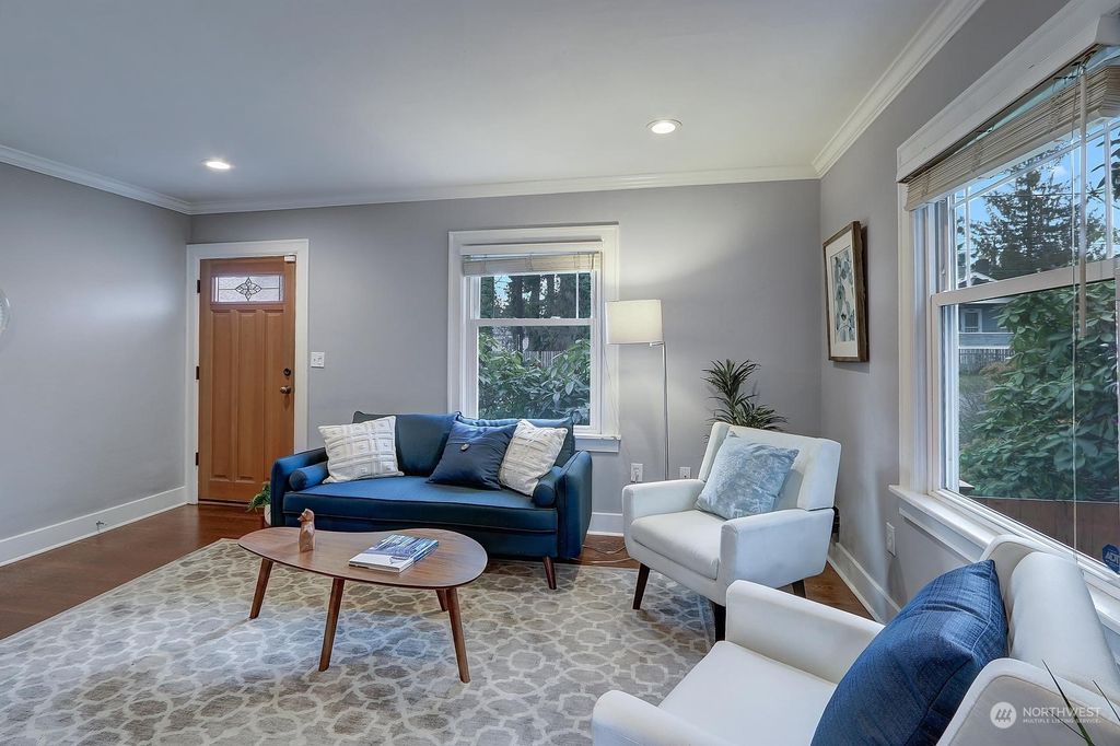 Photo of 11550 Fremont Avenue N, Seattle, WA 98133 (MLS # 2034276)