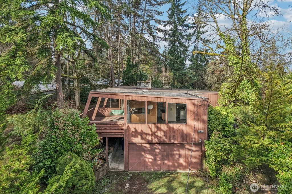 Photo of 7832 NE 32nd Street, Medina, WA 98039 (MLS # 2474637)