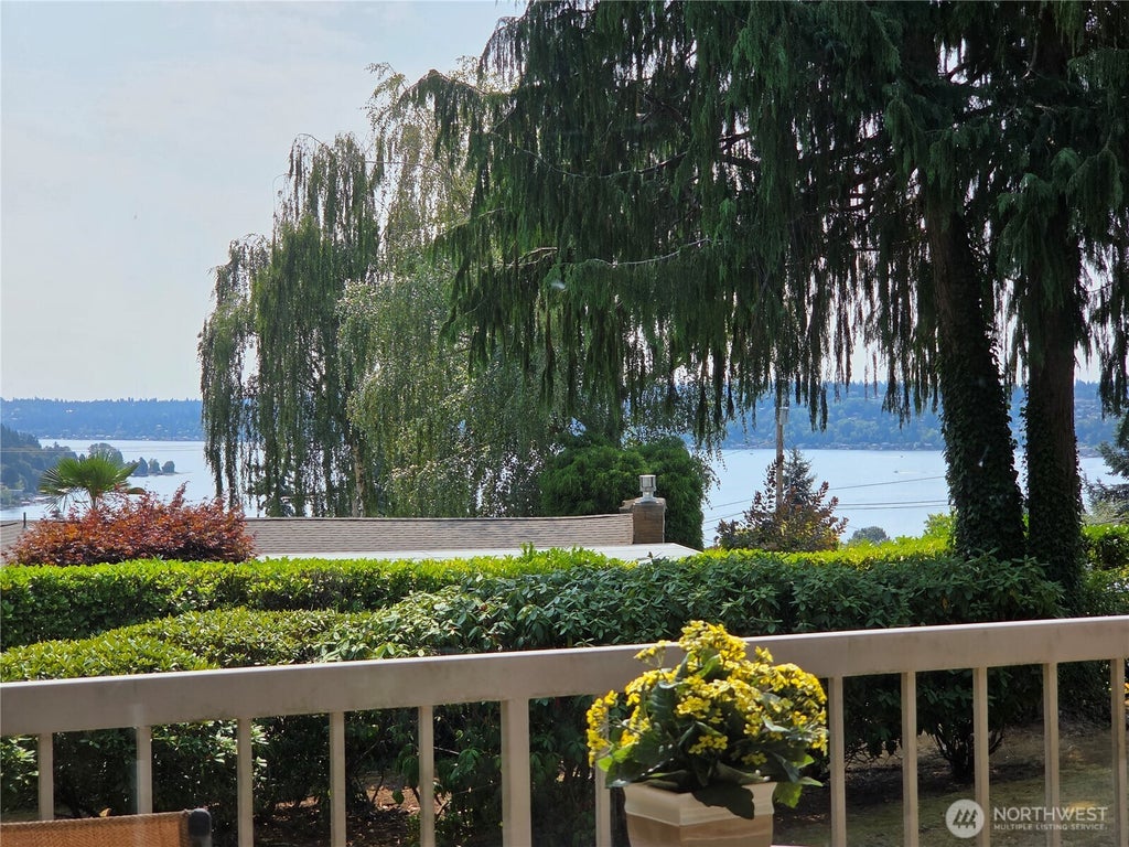 Photo of 18540 63rd Avenue NE, Kenmore, WA 98028 (MLS # 2590113)