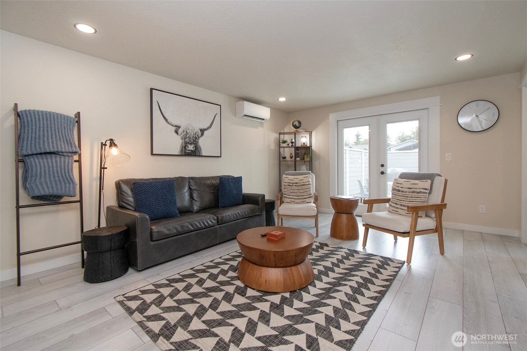 1530 W 7th Street