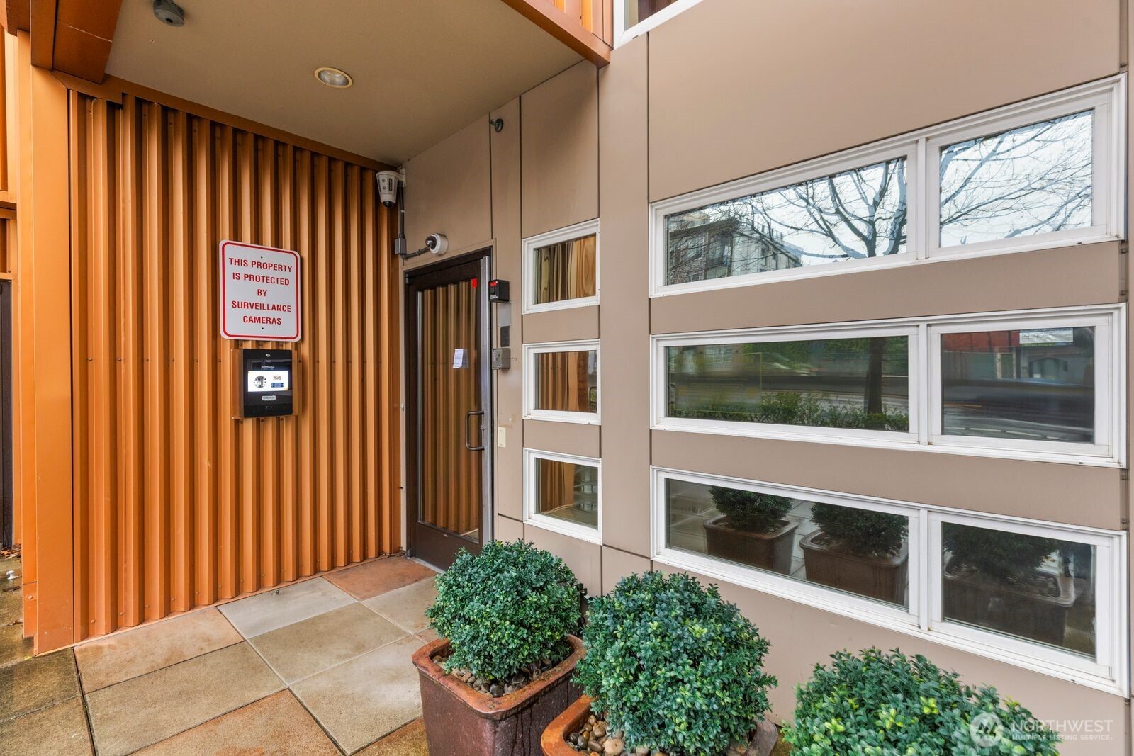 4020 Aurora Avenue N 204