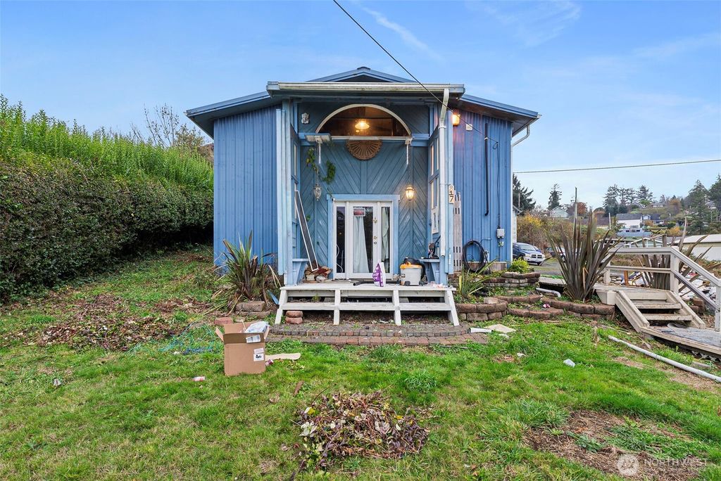 Photo of 817 Wyoming Street, Raymond, WA 98577 (MLS # 2506640)