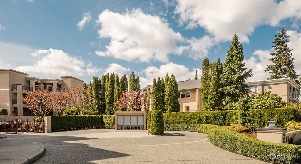 Photo of 219 5th Avenue S #F103, Kirkland, WA 98033 (MLS # 2042372)