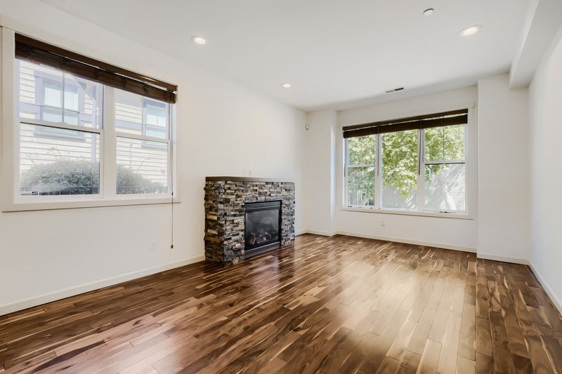 303 Bellevue Way SE