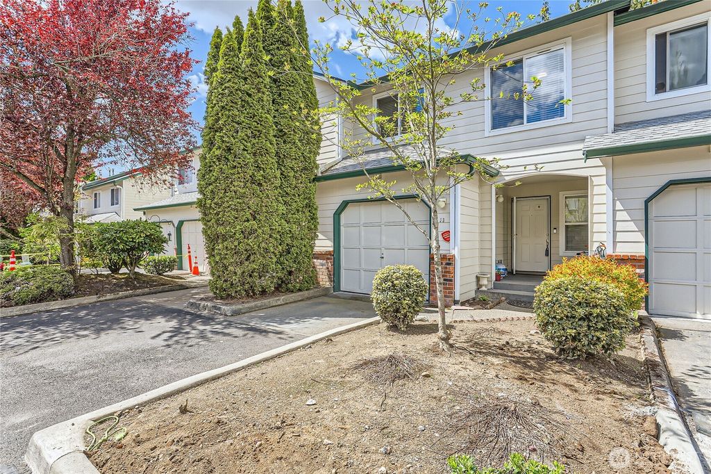 Photo of 1131 115th Street SW #J3, Everett, WA 98204 (MLS # 2408925)