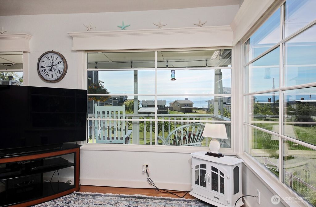 Photo of 5822 Mutiny Bay Road, Freeland, WA 98249 (MLS # 2523159)