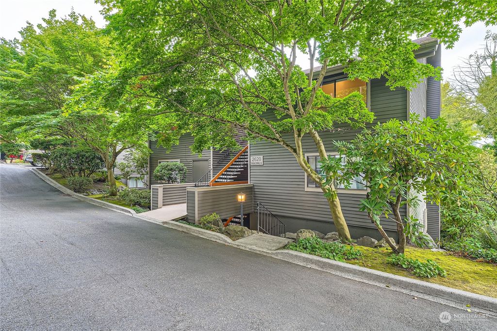 Photo of 2620 4th Avenue N #606, Seattle, WA 98109 (MLS # 2149143)