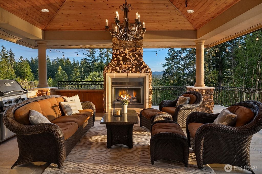 Photo of 20615 NE 16th Street, Sammamish, WA 98074 (MLS # 2500969)