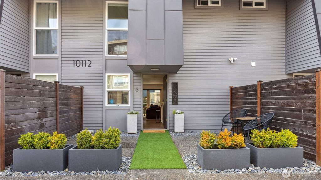 Photo of 10112 NE 68th Street #3, Kirkland, WA 98033 (MLS # 2367498)