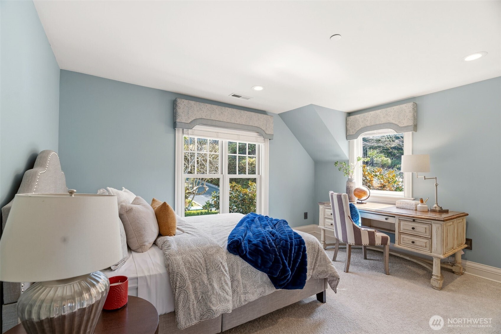 Edmonds, Washington, 98026, United States, 3 Bedrooms Bedrooms, ,4 BathroomsBathrooms,Residential,Active,2031409