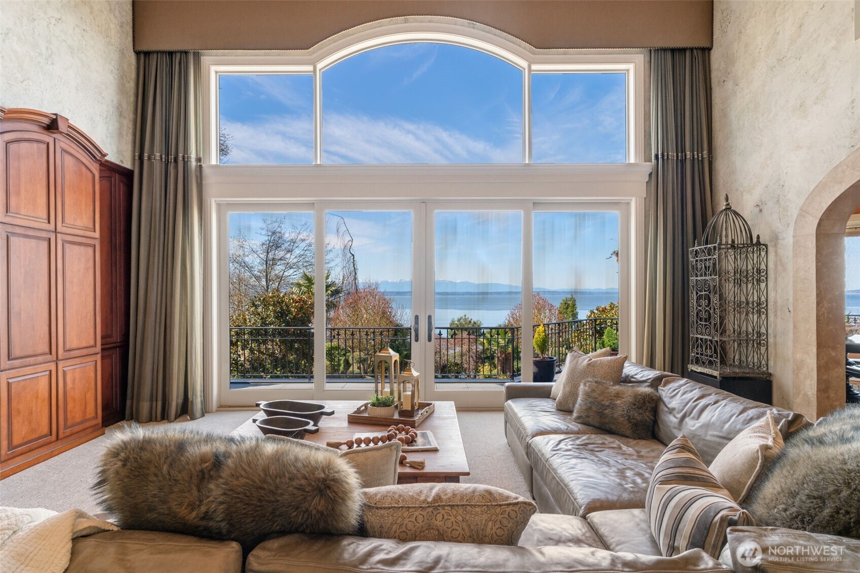 Edmonds, Washington, 98026, United States, 3 Bedrooms Bedrooms, ,4 BathroomsBathrooms,Residential,Active,2031409