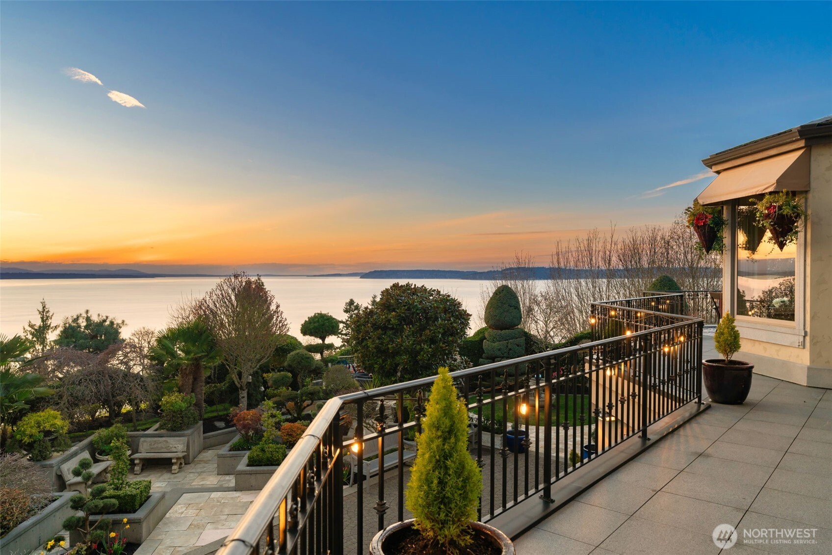 Edmonds, Washington, 98026, United States, 3 Bedrooms Bedrooms, ,4 BathroomsBathrooms,Residential,Active,2031409
