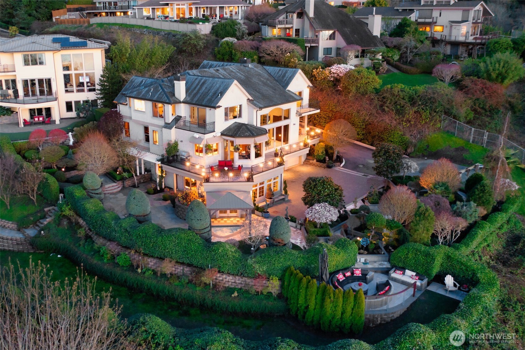 Edmonds, Washington, 98026, United States, 3 Bedrooms Bedrooms, ,4 BathroomsBathrooms,Residential,Active,2031409