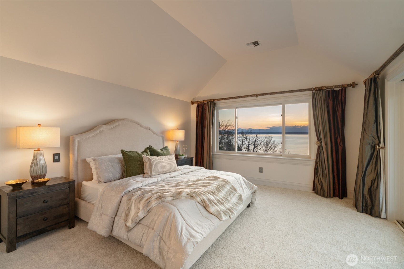 Edmonds, Washington, 98026, United States, 3 Bedrooms Bedrooms, ,4 BathroomsBathrooms,Residential,Active,2031409