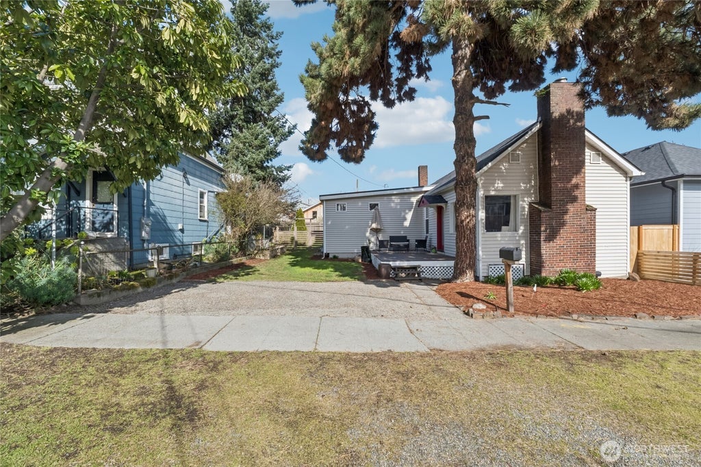 Photo of 1110 S Bennett Street, Seattle, WA 98108 (MLS # 2573306)